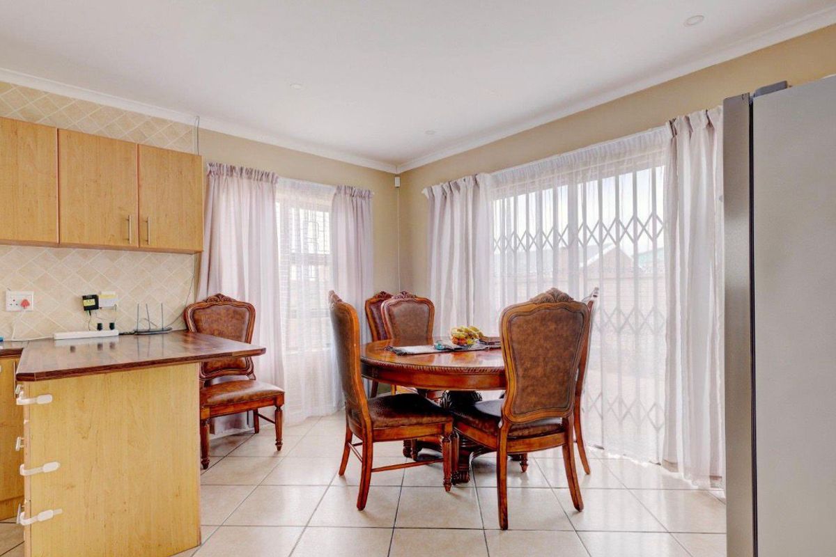 3 bedroom Townhouse for sale in Parsonvlei - Photo 4