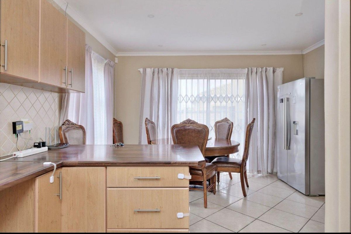 3 bedroom Townhouse for sale in Parsonvlei - Photo 5