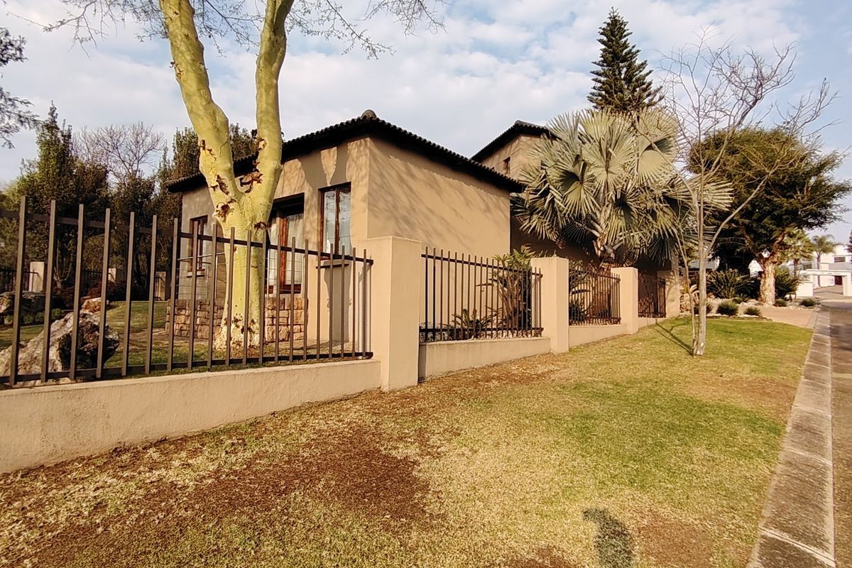Luxurious Single-Storey Family Home in Prestigious Eldo Glen Lifestyle Estate, Centurion - Photo 2