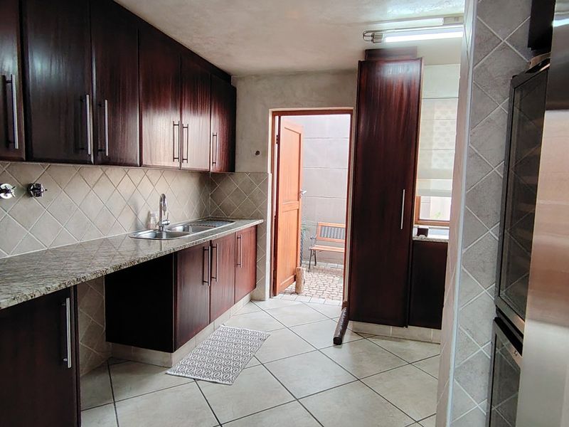 Luxurious Single-Storey Family Home in Prestigious Eldo Glen Lifestyle Estate, Centurion - Photo 10