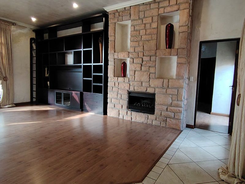 Luxurious Single-Storey Family Home in Prestigious Eldo Glen Lifestyle Estate, Centurion - Photo 6