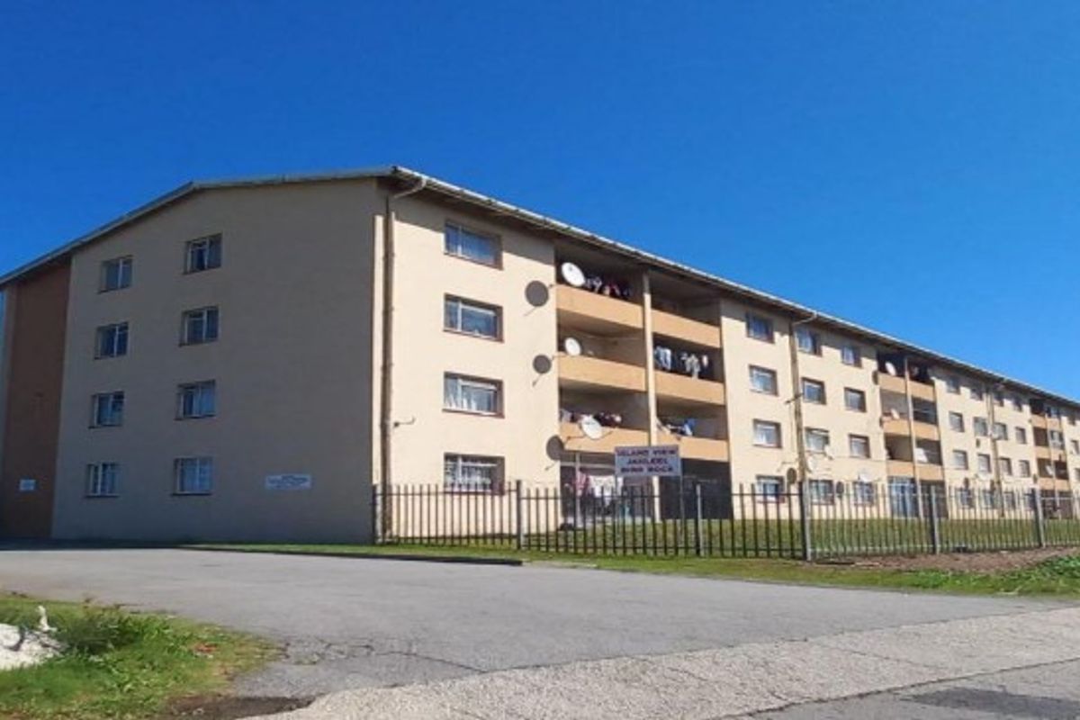 3 bedroom apartment for sale in Cotswold - Photo 2