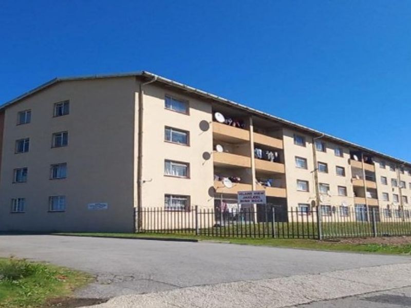 3 bedroom apartment for sale in Cotswold - Photo 1