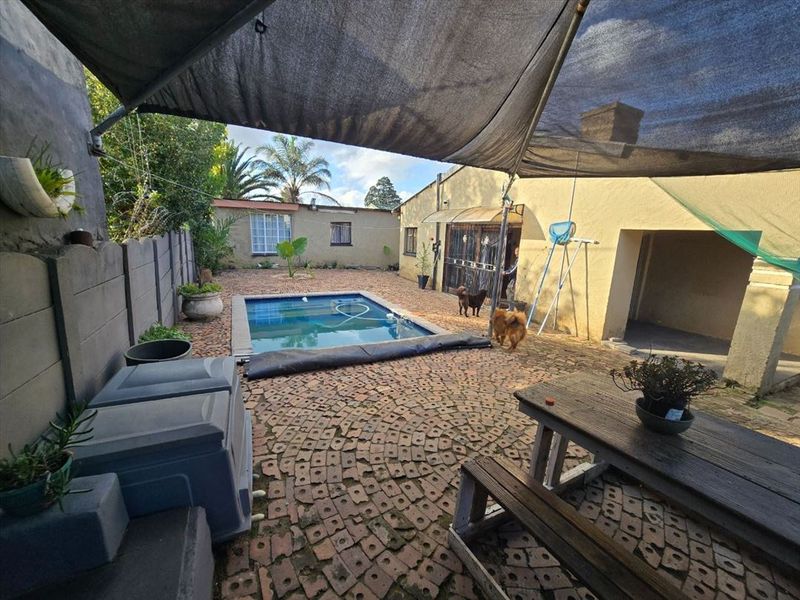 Spacious Family Home with Granny Flat and Pool - Photo 3
