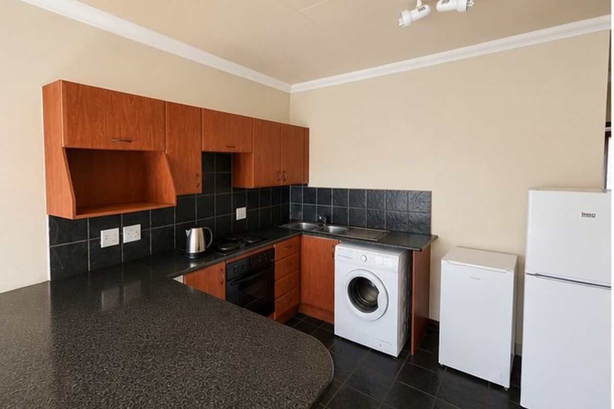 Two bedroom And 1 bathroom apartment  for rent in Midrand Call  us Now!! - Photo 2