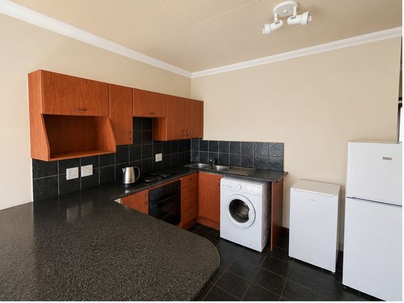 Two bedroom And 1 bathroom apartment  for rent in Midrand Call  us Now!! - Photo 2