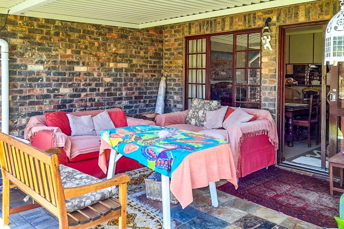 Beautiful 2 Bedroom Home with Private Garden in Prime Gonubie Complex - Exclusive Mandate - Photo 5