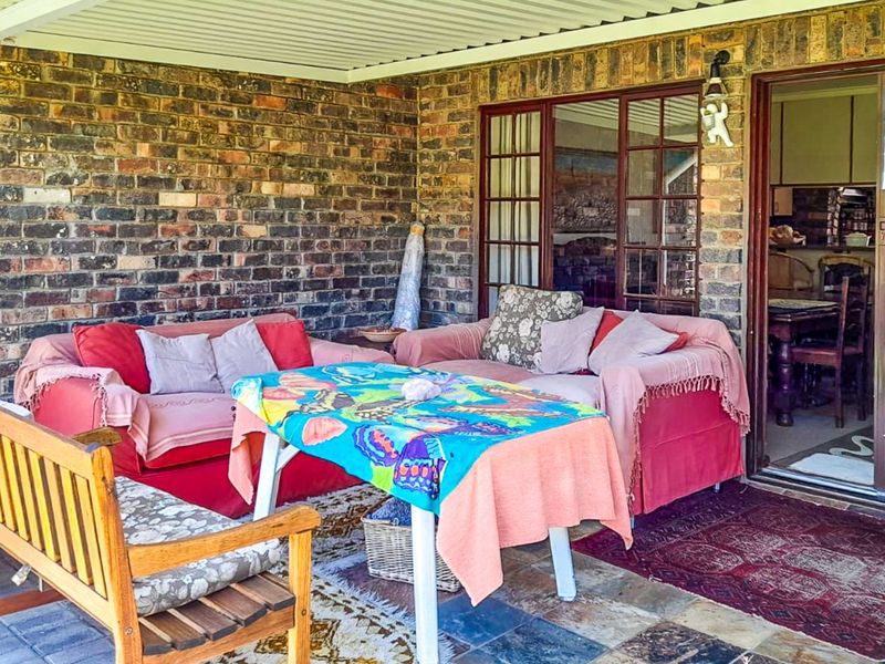 Beautiful 2 Bedroom Home with Private Garden in Prime Gonubie Complex - Exclusive Mandate - Photo 5