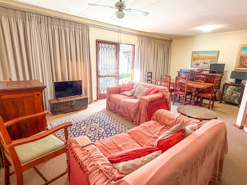 Beautiful 2 Bedroom Home with Private Garden in Prime Gonubie Complex - Exclusive Mandate - Photo 7