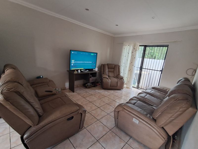 2 Bedroom apartment for sale in Flamwood - Photo 8
