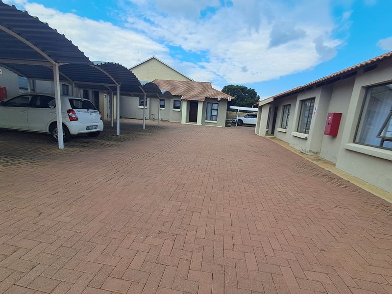 2 Bedroom apartment for sale in Flamwood - Photo 3