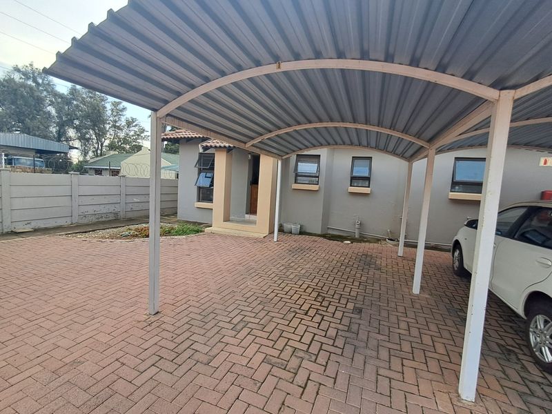 2 Bedroom apartment for sale in Flamwood - Photo 1