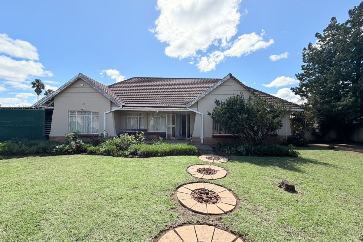 SOLE MANDATE - Fully Furnished Family Home with Exceptional Extras - Photo 2