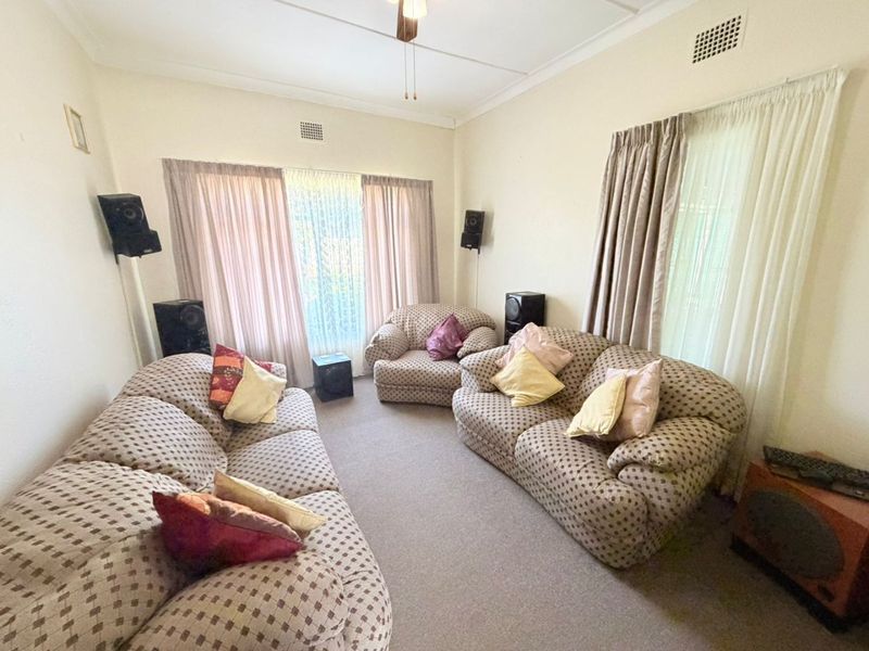 Spacious Meiringspark Family Home with Pool - Photo 8