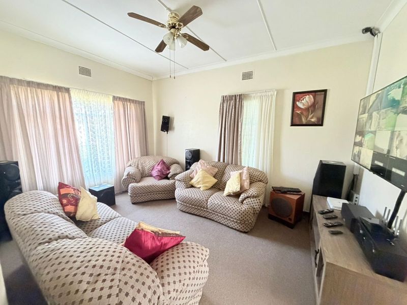 Spacious Meiringspark Family Home with Pool - Photo 7