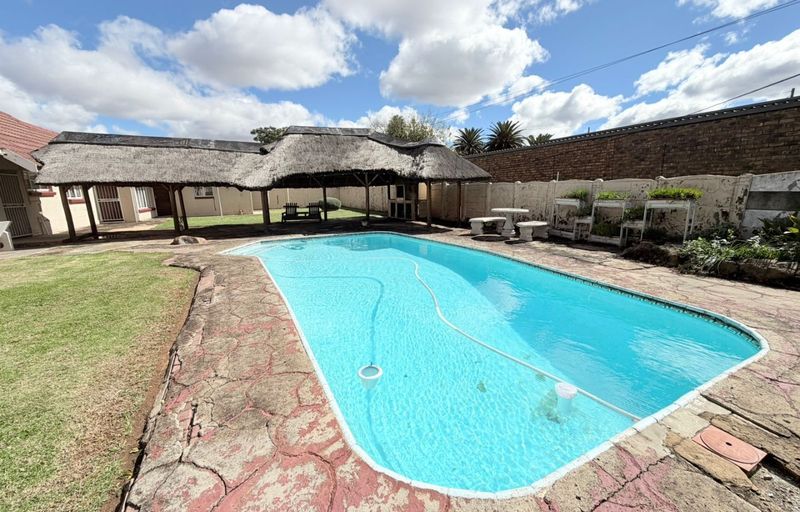 SOLE MANDATE - Fully Furnished Family Home with Exceptional Extras