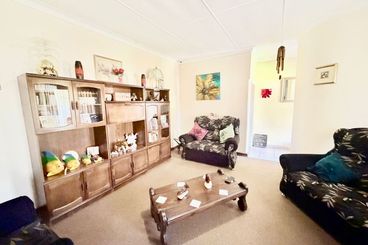 SOLE MANDATE - Fully Furnished Family Home with Exceptional Extras - Photo 4