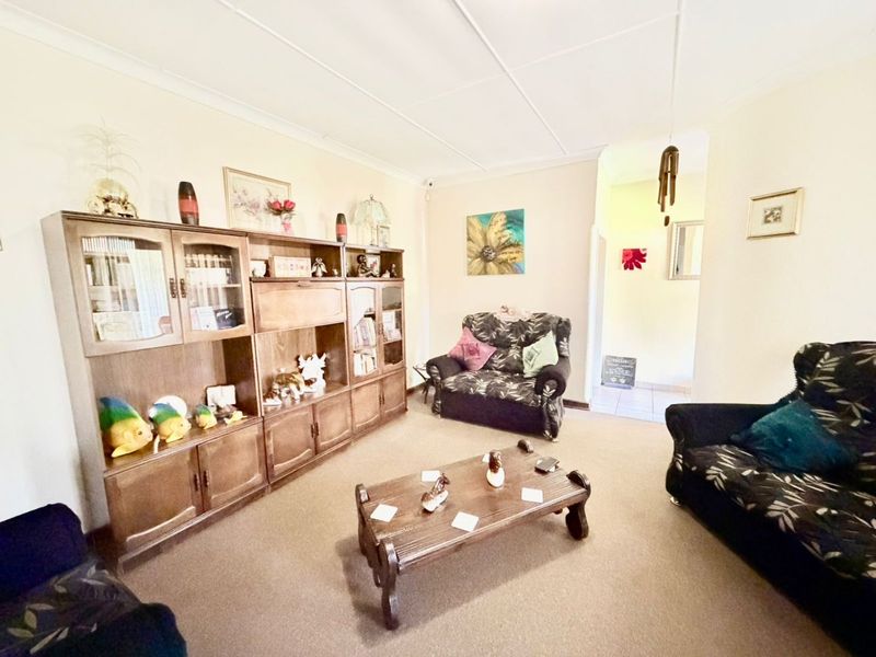 SOLE MANDATE - Fully Furnished Family Home with Exceptional Extras - Photo 4
