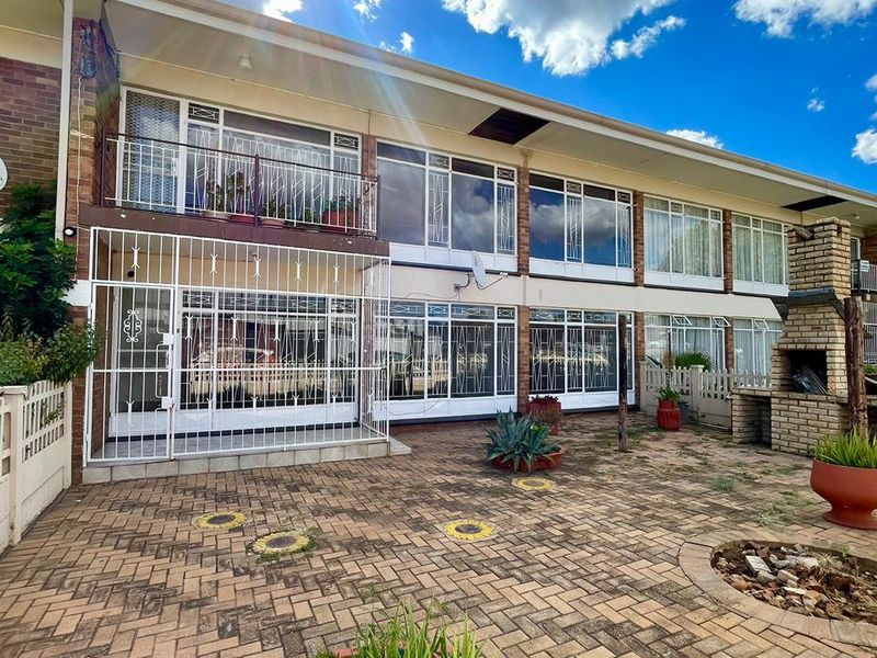 Secure 2-Bedroom Home in Flamwood Security Complex - Photo 1