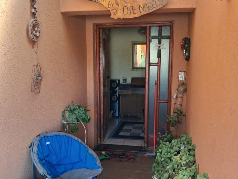 Loving home in Ellaton - Photo 3