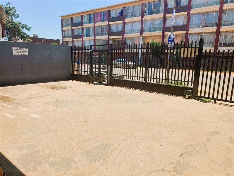 LOCK-UP-AND-GO CITY GEM - Photo 2