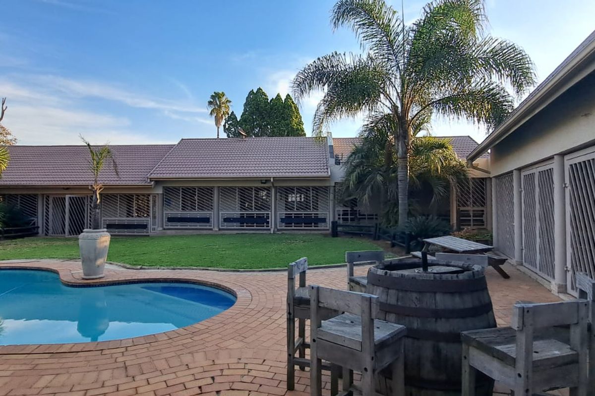 Versatile Income-Generating Property with Endless Potential – A Must-See Investment! - Photo 2