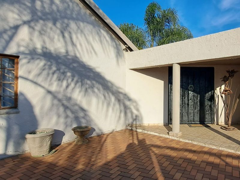Versatile Income-Generating Property with Endless Potential – A Must-See Investment! - Photo 5