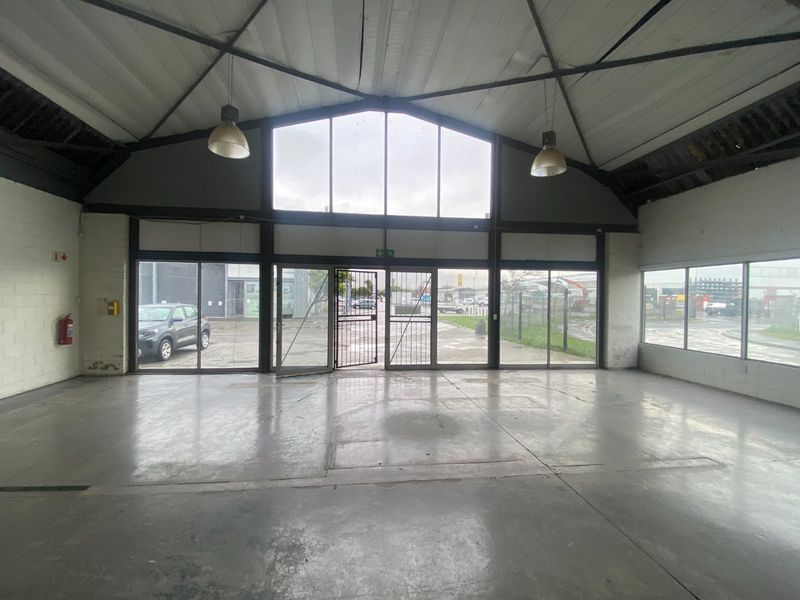 450m2 Retail Industrial Space to Let  - Photo 2