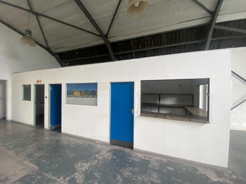 450m2 Retail Industrial Space to Let  - Photo 9