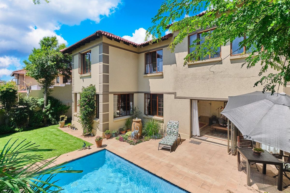 UPMARKET, MOVE-IN READY, DOUBLE-STOREY, 4 BEDROOM, CLUSTER OFFERING PURE CLASS IN RANDPARK RIDGE. This beautiful move-in ready property has it all! - Photo 2