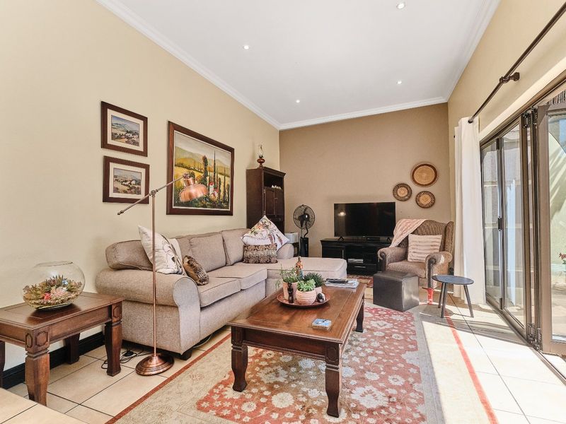 UPMARKET, MOVE-IN READY, DOUBLE-STOREY, 4 BEDROOM, CLUSTER OFFERING PURE CLASS IN RANDPARK RIDGE. This beautiful move-in ready property has it all! - Photo 7