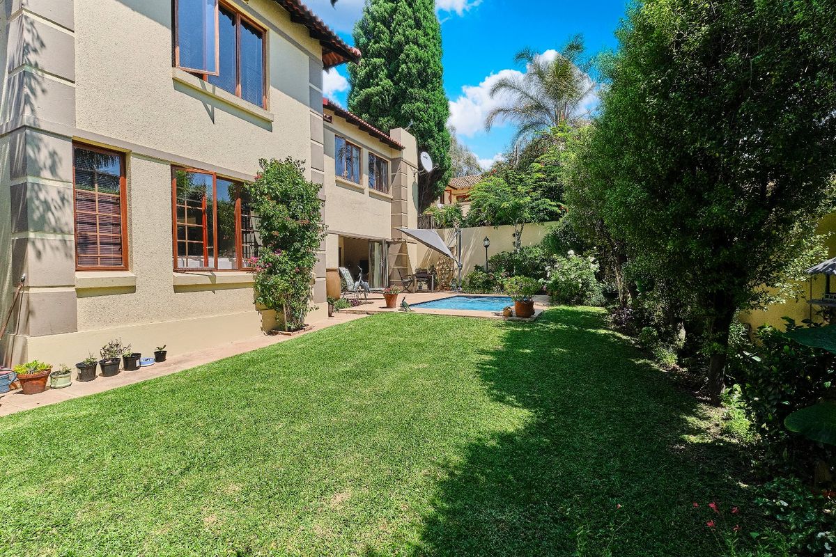 UPMARKET, MOVE-IN READY, DOUBLE-STOREY, 4 BEDROOM, CLUSTER OFFERING PURE CLASS IN RANDPARK RIDGE. This beautiful move-in ready property has it all! - Photo 4