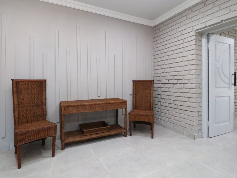 Exceptionally Spacious, Newly Upgraded 5-Bedroom Home – Ideal for a Guesthouse - Photo 5