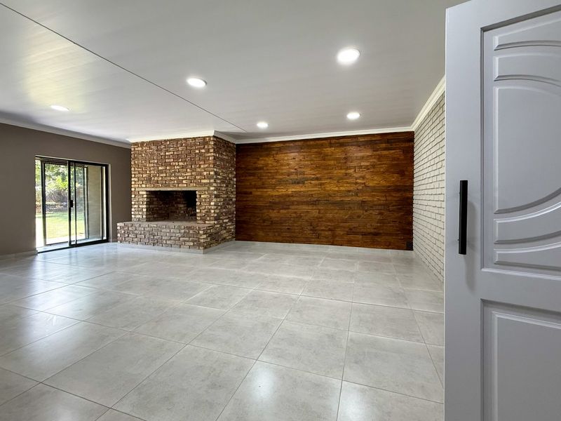 Exceptionally Spacious, Newly Upgraded 5-Bedroom Home – Ideal for a Guesthouse - Photo 6