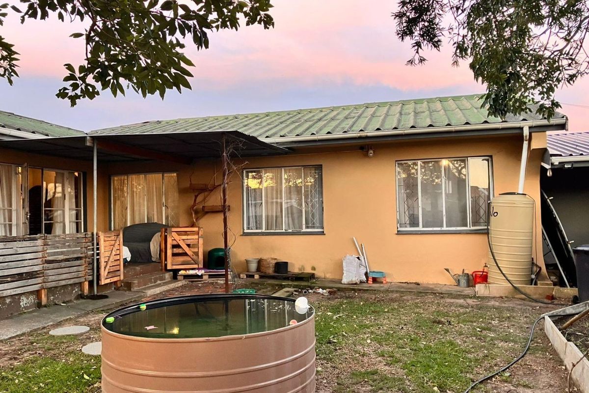 Spacious Family Home with a Thriving Income-Generating Flatlet  - Photo 2