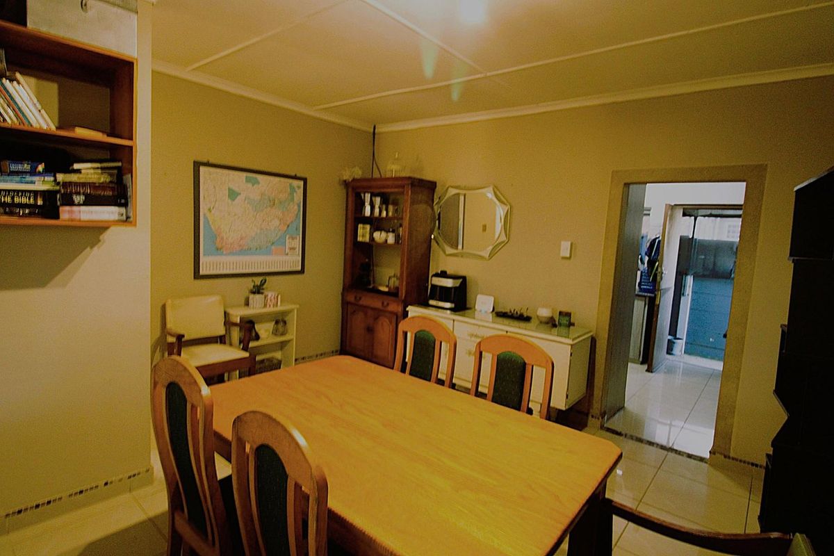 Spacious Family Home with a Thriving Income-Generating Flatlet  - Photo 3