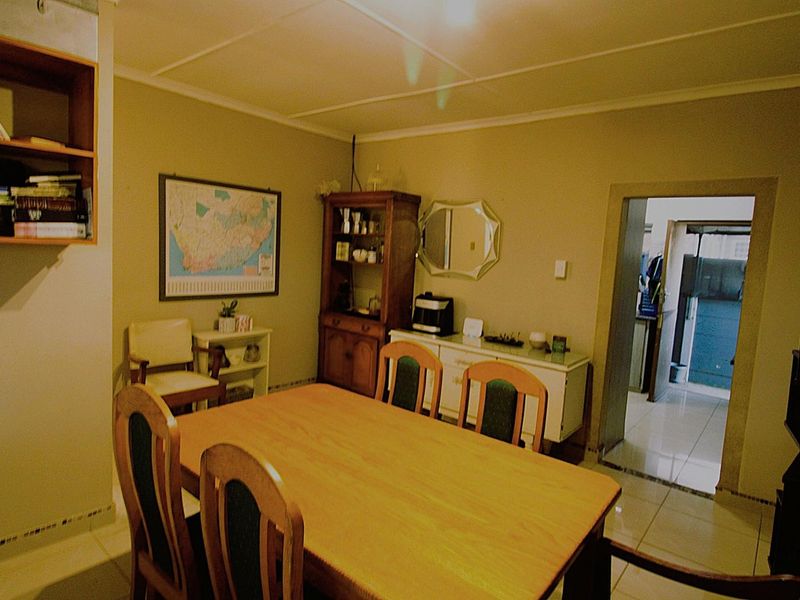 Spacious Family Home with a Thriving Income-Generating Flatlet  - Photo 3