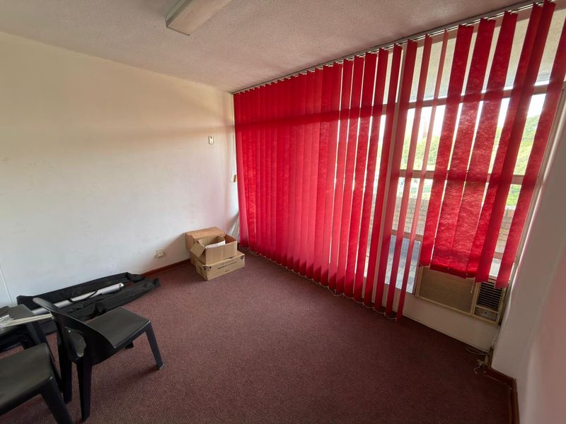 Prestigious 125m2 Office with Boardroom, Balcony & Reception in Mbombela CBD - Photo 2
