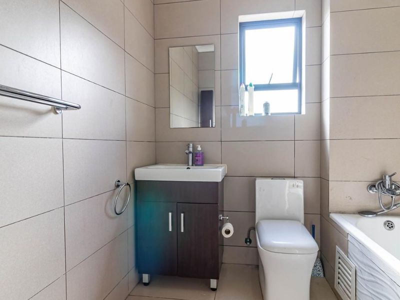 Stunning 2 Bedroom, 2 bathrooms Apartment To Rent in The West End, Carlswald, Midrand - Photo 10