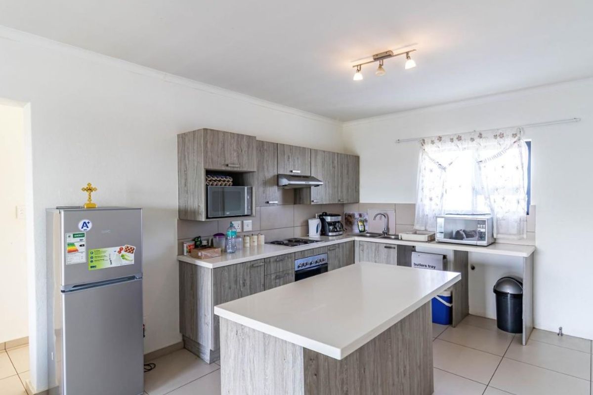 Stunning 2 Bedroom, 2 bathrooms Apartment To Rent in The West End, Carlswald, Midrand - Photo 4