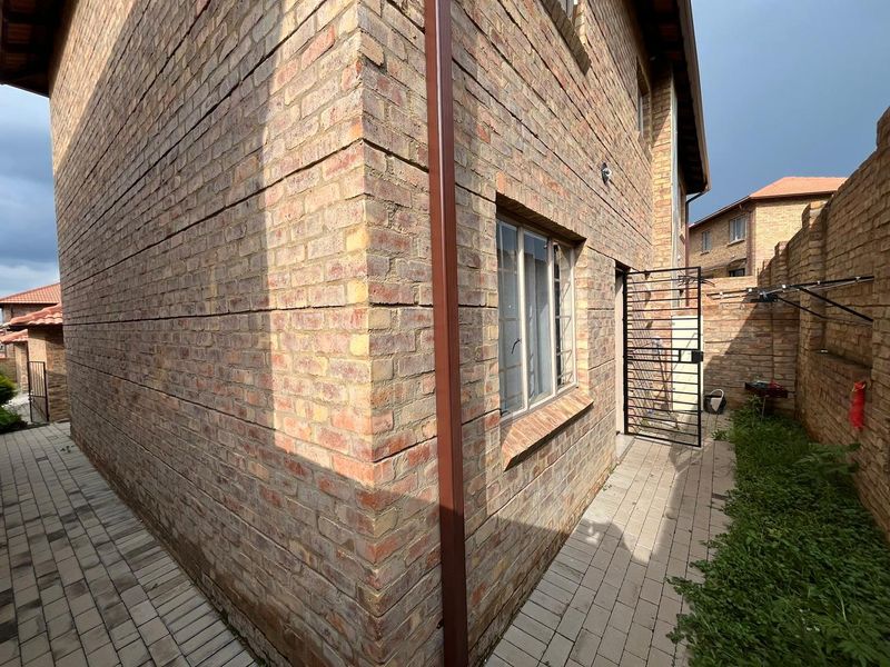 3 Bedroom 2 Bathroom To Rent Rooihuiskraal - Photo 10