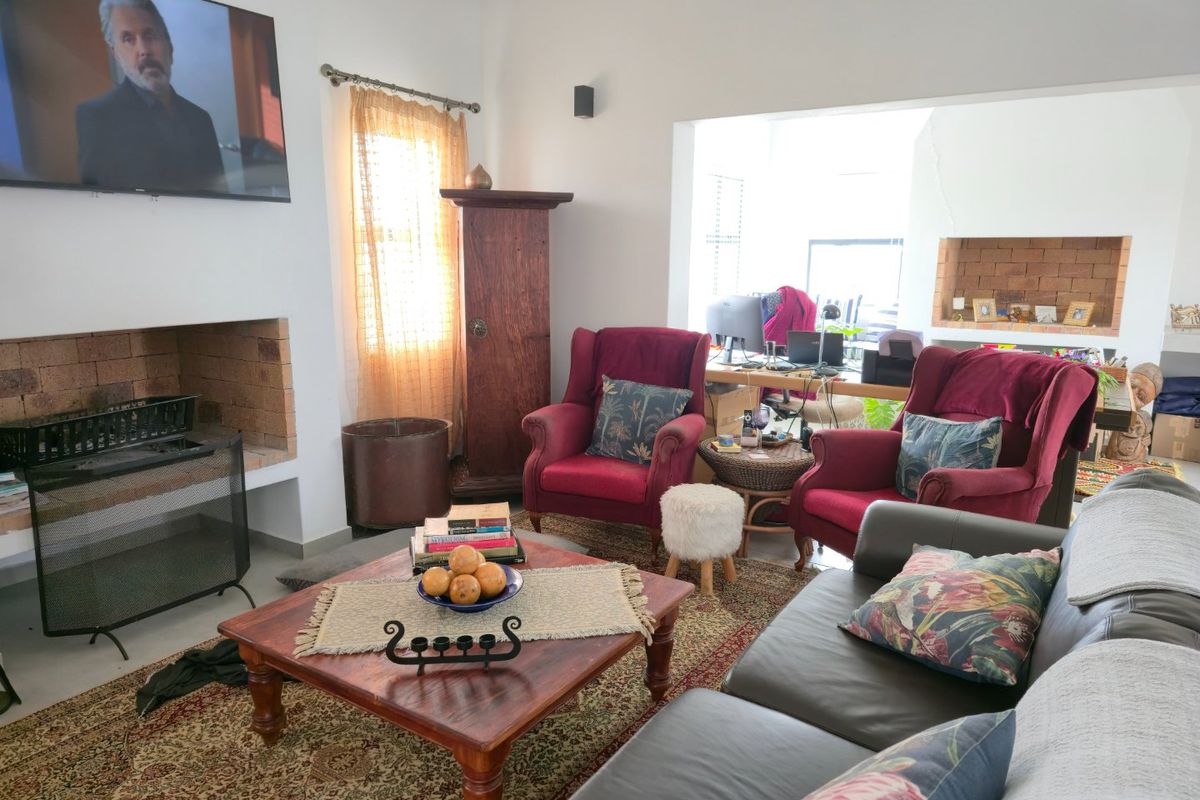 Three Bedroom Home in Secure Private Estate - Photo 3