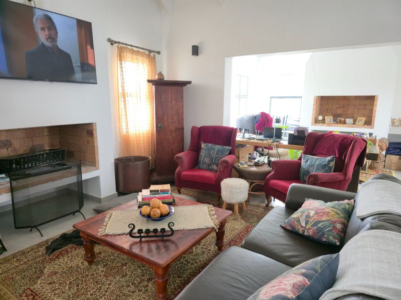 Three Bedroom Home in Secure Private Estate - Photo 3