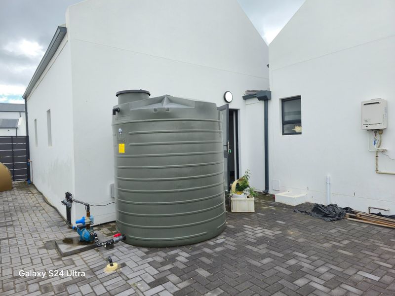 Three Bedroom Home in Secure Private Estate - Photo 9