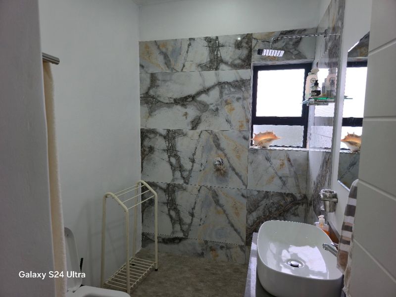 Three Bedroom Home in Secure Private Estate - Photo 7