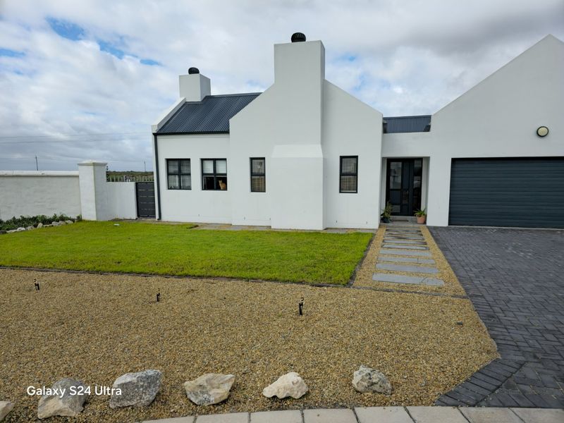 Three Bedroom Home in Secure Private Estate - Photo 2