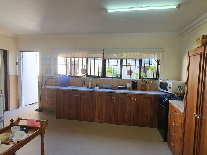 Coastal Investment Opportunity with Dual Living and Panoramic Sea Views - Photo 6