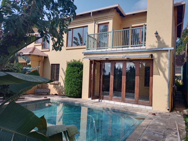 3 Bedrooms, 2 bathrooms, double garage, Servants Qyr's - Photo 2