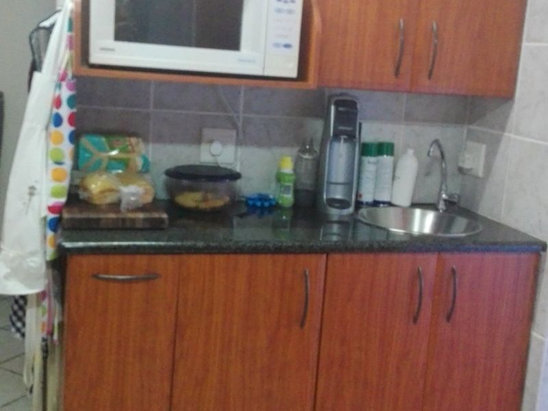 3 Bedrooms, 2 bathrooms, double garage, Servants Qyr's - Photo 10