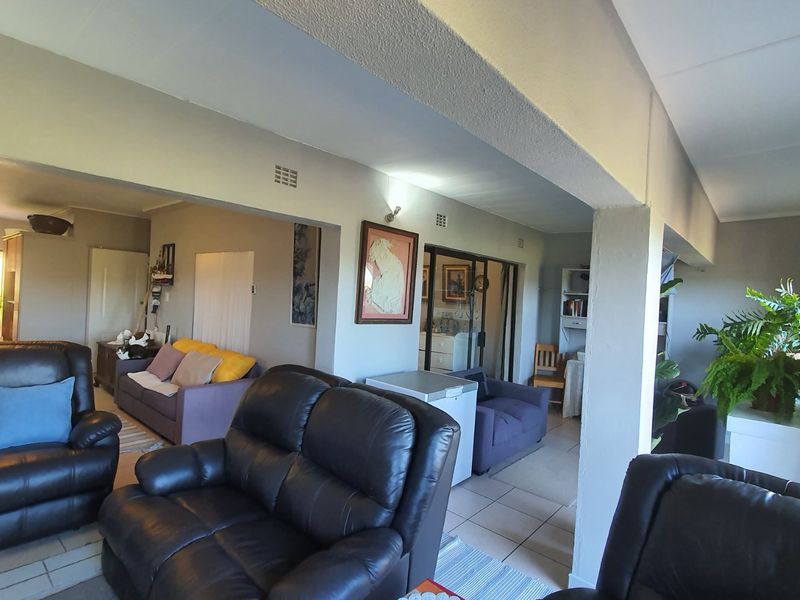 Charming 2-Bedroom Apartment with Scenic Deck in Eden Crest, Banners Rest - Photo 6